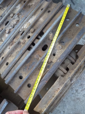 ขายโซ่เหล็ก รถขุด Kobelco SK50 สินค้าเก่านอก ขนาดโซ่ 400x14.2x38 ใบ เหมาะสำหรับรถขุดขนาด 40/50/55 เช่น SK40,SK50/PC50U1,2/PC40/5,6,7 หรือYanmar B5,B6 ฯลฯ ขายโซ่เหล็ก รถขุด Kobelco SK50 สินค้าเก่านอก ขนาดโซ่ 400x14.2x38 ใบ เหมาะสำหรับรถขุดขนาด 40/50/55 เช่น SK40,SK50/PC50U1,2/PC40/5,6,7 หรือYanmar B5,B6 ฯลฯ