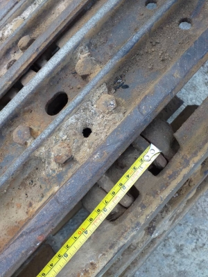 ขายโซ่เหล็ก รถขุด Kobelco SK50 สินค้าเก่านอก ขนาดโซ่ 400x14.2x38 ใบ เหมาะสำหรับรถขุดขนาด 40/50/55 เช่น SK40,SK50/PC50U1,2/PC40/5,6,7 หรือYanmar B5,B6 ฯลฯ ขายโซ่เหล็ก รถขุด Kobelco SK50 สินค้าเก่านอก ขนาดโซ่ 400x14.2x38 ใบ เหมาะสำหรับรถขุดขนาด 40/50/55 เช่น SK40,SK50/PC50U1,2/PC40/5,6,7 หรือYanmar B5,B6 ฯลฯ