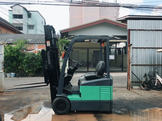 รถยกไฟฟ้าสามล้อ โตโยต้ารุ่น 7 น้ำหนักยก 1 ตัน รถนอกนำเข้า