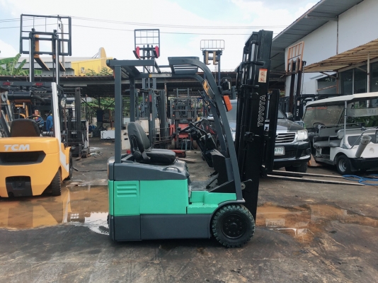 รถยกไฟฟ้าสามล้อ โตโยต้ารุ่น 7 น้ำหนักยก 1 ตัน รถนอกนำเข้า