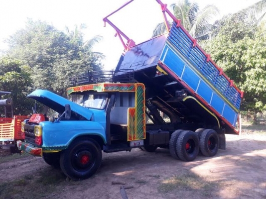 หัวยาว สองเพลาดั้มท์  เครื่อง EH700 สโลกลาง รถตามภาพ ราคา 300,000 บาท