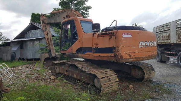 มี VDO ให้ชม.รถแบคโฮ DOOSAN 220 LC-6 เอกสารอินวอย ราคา 450000