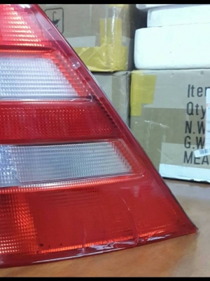 ไฟท้าย BENZ-SLK170-R ขวา (มุมร้าว) ติดต่อ 081-8319979