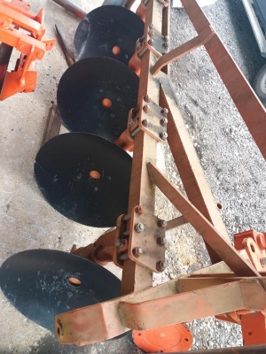 ขายผานบุกเบิกขนาด4&times;22 ยี่ห้อkk ขายตามสภาพ  ราคา 19,000 บาท  สนใจสอบถาม 084-9997463