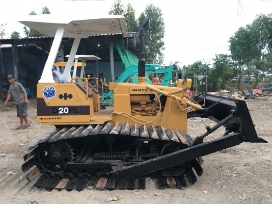 ขายรถแทร็กเตอร์D2-6PL รถสวยพร้อมใช้งาน เครื่องดี ช่วงล่างแน่น รถอยู่นครปฐม ขาย245000ราคาต่อรองได้ โทร0616613023แพรว