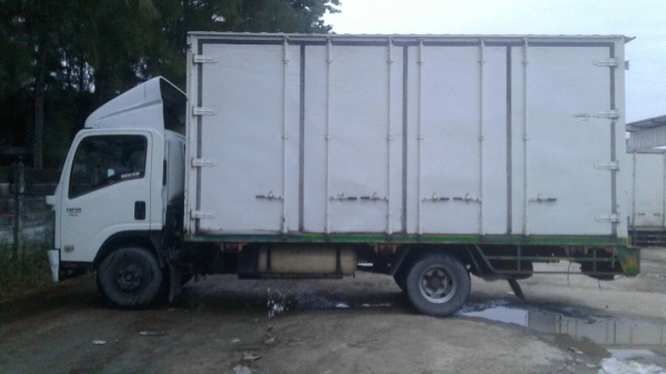 ขายหกล้อตู้สิบบานnpr cng ปี56 ขายหกล้อตู้สิบบานnpr cng ปี56