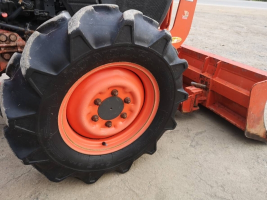 ขายคะ L3408.สภาพนางฟ้า สีเดิมทั้งคัน ยางสวย4เส้น ราคา200000บาท อุปกรณ์3ชิ้น พร้อมบริการจัดส่ง สนใจติดต่อที่0906910337ต้า ร้าน ส.เจริญแทรกเตอร์