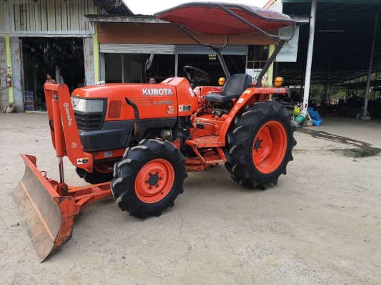 ขายคะ L3408.สภาพนางฟ้า สีเดิมทั้งคัน ยางสวย4เส้น ราคา200000บาท อุปกรณ์3ชิ้น พร้อมบริการจัดส่ง สนใจติดต่อที่0906910337ต้า ร้าน ส.เจริญแทรกเตอร์