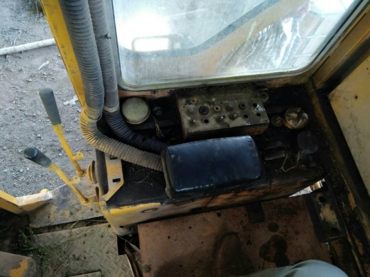 ขายด่วนรถตักเอวอ่อนCAT=910 ปี48 สภาพสวยใช้งานทุกวันมีเลมทะเบืยน