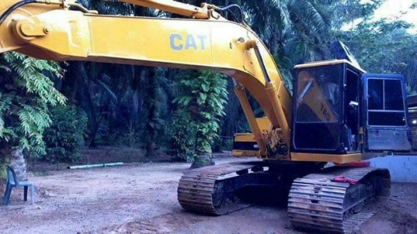 ขายรถแบคโฮ CAT E200B ราคา 450000