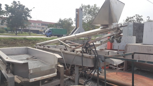 สกรูลำเลียงขนาด 5 นิ้วยาว 3.20 ม.สแตนเลสอย่างดี