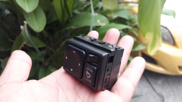 สวิทช์ปรับกระจกมองข้าง NISSAN MARCH ALMERA แบบมีปุ่มพับกระจก