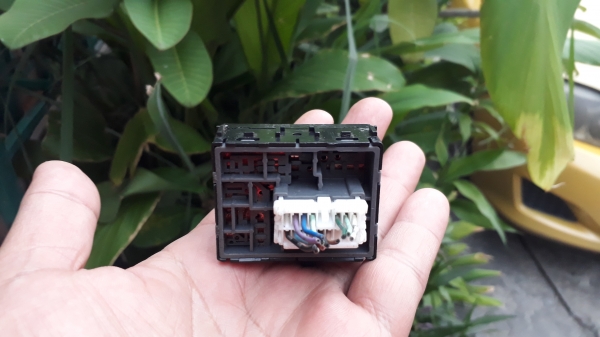 สวิทช์ปรับกระจกมองข้าง NISSAN MARCH ALMERA แบบมีปุ่มพับกระจก