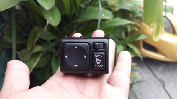 สวิทช์ปรับกระจกมองข้าง NISSAN MARCH ALMERA แบบมีปุ่มพับกระจก