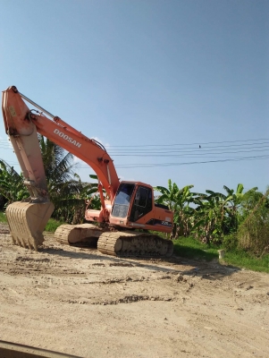 ขายรถแบคโฮ ยี่ห้อดูซาน 225 LCV ซื้อมือ1 ใช้งานน้อย สภาพใหม่พร้อมใช้งาน