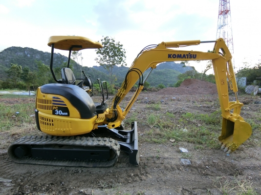 ขายรถขุดแบคโฮ KOMATSU 30MR-1 ขนาดPc-30 รถเก่านอกแท้100\% #คอลโทนสั้นปั๊มนิ้ว เครื่องดี ระบบไว รถพร้อมใช้งาน เอกสารใบอินวอยครบ????ราคา 410,000 ต่อรองได้???? ☎️ สนใจติดต่อ 096-3268553 (สถิตย์พันธ์) ???? ID LINE 0963268553  ร้านรุ่งเจริญแทรกเตอร์ อำเภอพระพุทธ