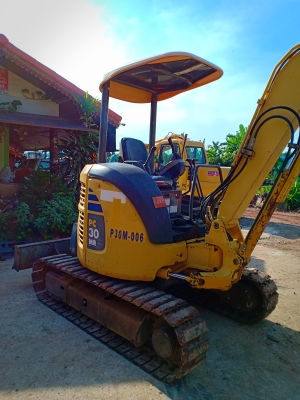 มาใหม่จ้า..KOMATSU PC30MR-2 เก่านอกแท้  เดิมๆๆ  มีลายแย๊ก ..ใช้งานมาแค่ 1,xxxชั่วโมง โทร 089-3818694จ๊อย