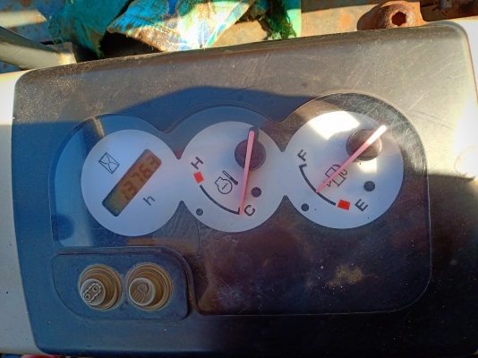 มาใหม่จ้า..KOMATSU PC30MR-2 เก่านอกแท้  เดิมๆๆ  มีลายแย๊ก ..ใช้งานมาแค่ 1,xxxชั่วโมง โทร 089-3818694จ๊อย