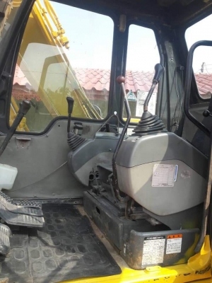 ขายจ้า..KOMATSU PC 60-7. เก่านอกแท้  สภาพสวย มีลายแย๊ก 5,xxxชั่วโมง  โทร 089-3818694 จ๊อย