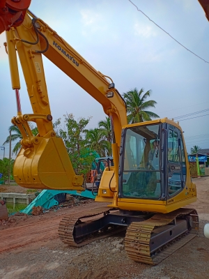 ขายจ้า..KOMATSU PC 60-7. เก่านอกแท้  สภาพสวย มีลายแย๊ก 5,xxxชั่วโมง  โทร 089-3818694 จ๊อย