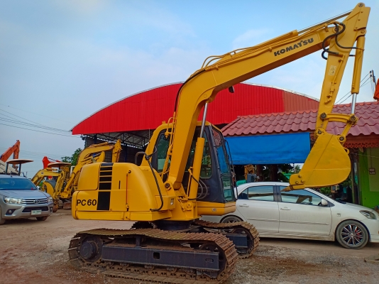 ขายจ้า..KOMATSU PC 60-7. เก่านอกแท้  สภาพสวย มีลายแย๊ก 5,xxxชั่วโมง  โทร 089-3818694 จ๊อย