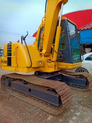 ขายจ้า..KOMATSU PC 60-7. เก่านอกแท้  สภาพสวย มีลายแย๊ก 5,xxxชั่วโมง  โทร 089-3818694 จ๊อย