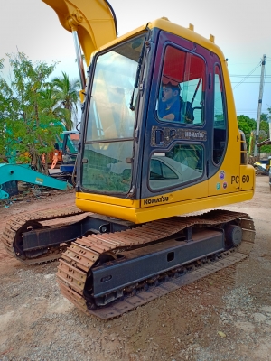 ขายจ้า..KOMATSU PC 60-7. เก่านอกแท้  สภาพสวย มีลายแย๊ก 5,xxxชั่วโมง  โทร 089-3818694 จ๊อย