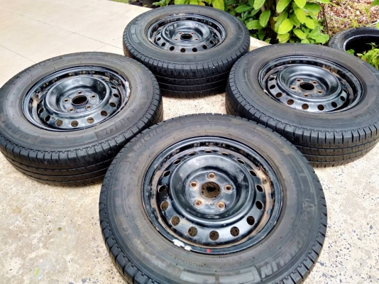 ล้อกระทะโตโยต้า ขอบ15 5รู114 พร้อมยางมิชลิน อจิลิส 215/70R15 ปี16 ชุด 4ล้อ