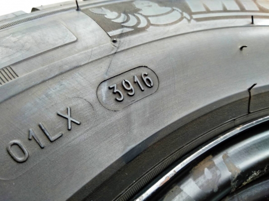 ล้อกระทะโตโยต้า ขอบ15 5รู114 พร้อมยางมิชลิน อจิลิส 215/70R15 ปี16 ชุด 4ล้อ