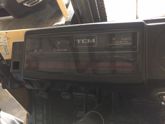 รถโฟร์คลิฟต์ TCM  เสา4เมตร 2.5ตัน