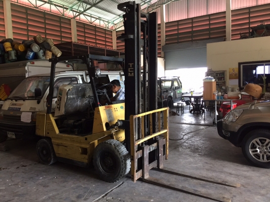รถโฟร์คลิฟต์ TCM  เสา4เมตร 2.5ตัน
