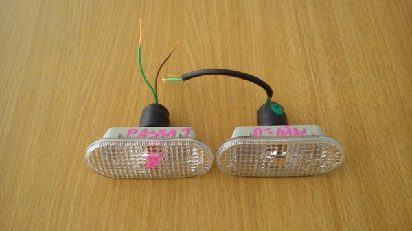 ไฟเลี้ยวแก้ม VOLKSWAGEN PASSAT แท้ สีขาว