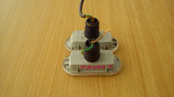 ไฟเลี้ยวแก้ม VOLKSWAGEN PASSAT แท้ สีขาว