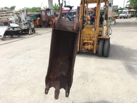 บุ้งกี๋รถขุดปากแคบ สำหรับขุดวางท่อระบายน้ำ ขนาดบุ้งกี๋