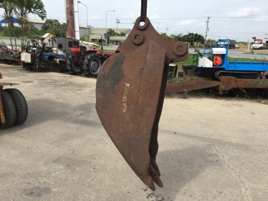 บุ้งกี๋รถขุดปากแคบ สำหรับขุดวางท่อระบายน้ำ ขนาดบุ้งกี๋