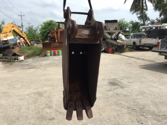 บุ้งกี๋รถขุดปากแคบ สำหรับขุดวางท่อระบายน้ำ ขนาดบุ้งกี๋