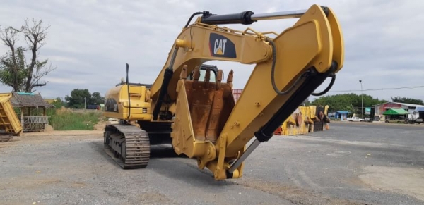 ขาย 1,780,000 CAT 330 D ไฟฟ้าครบ เครื่องดี ปั้มแรง เอวแน่น ช่วงล่างเต็มสวย แอร์หนาว เอกสารอินวอยทร์ รถสวยพร้อมใช้ รถอยู่ ลพบุรี 090-772-3710 090-772-3708