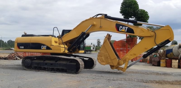 ขาย 1,780,000 CAT 330 D ไฟฟ้าครบ เครื่องดี ปั้มแรง เอวแน่น ช่วงล่างเต็มสวย แอร์หนาว เอกสารอินวอยทร์ รถสวยพร้อมใช้ รถอยู่ ลพบุรี 090-772-3710 090-772-3708