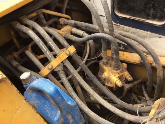 ขายรถขุดpc100-5Z..รถสวยสภาพดี เอกสารอินวอยล์