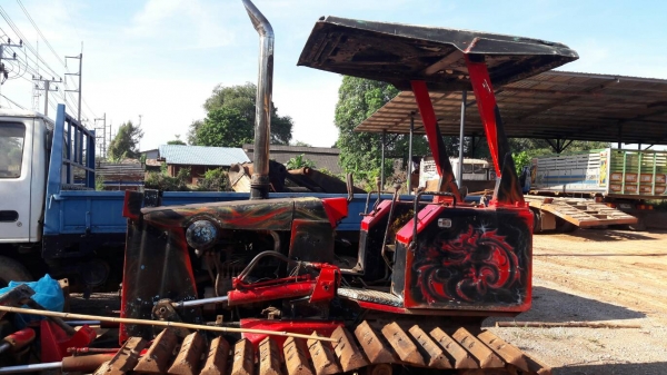 # ขายรถแทร็กเตอร์ D2-6P 5กระบอก สไลด์6ทิศทาง สภาพพร้อมใช้งาน โทร0616613023แพรว