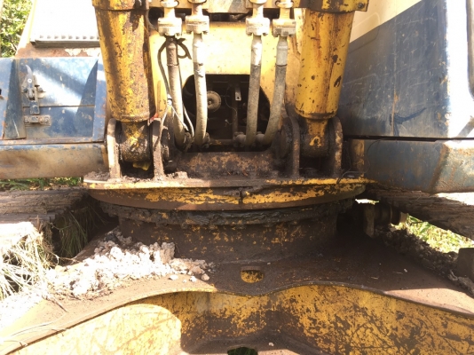 ขาย 495,000 Komatsu PC200 รุ่น 5 ครับ พร้อมระบบไลท์หัวแย๊ค ไฟฟ้าตัด เครื่องดี ปั้มแรง ช่วงล่างดี โซ่หนา เครื่องดี เอกสารแจ้งจำหน่าย รถสวยพร้อมใช้งาน รถอยู่ ระยอง 090-772-3710 090-772-3708