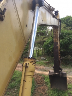 ขาย 495,000 Komatsu PC200 รุ่น 5 ครับ พร้อมระบบไลท์หัวแย๊ค ไฟฟ้าตัด เครื่องดี ปั้มแรง ช่วงล่างดี โซ่หนา เครื่องดี เอกสารแจ้งจำหน่าย รถสวยพร้อมใช้งาน รถอยู่ ระยอง 090-772-3710 090-772-3708