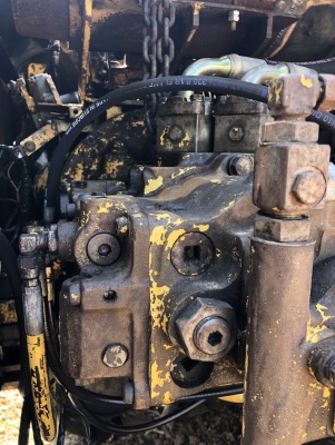 ขายรถแบคโฮ KOMATSU PC200-6 ราคา.650,000 ไฟฟ้าครบ เอวมีขยับนิดหน่อย มูมฮาร์มสวย แผ่นขนด 60 เครื่อง ปั้มแรง แอร์เย็น รถพร้อมใช้ สนใจนัดดูรถได้ที่ 081-3531946 ต่อ.บางนา &amp; ID-LINE รถใช้งานที่ จ.สิงบุรี