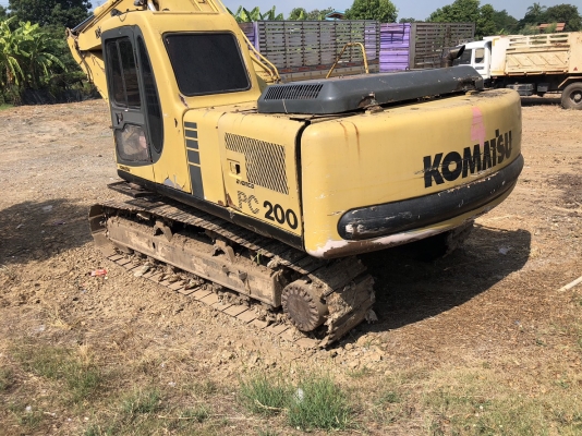 ขายรถแบคโฮ KOMATSU PC200-6 ราคา.650,000 ไฟฟ้าครบ เอวมีขยับนิดหน่อย มูมฮาร์มสวย แผ่นขนด 60 เครื่อง ปั้มแรง แอร์เย็น รถพร้อมใช้ สนใจนัดดูรถได้ที่ 081-3531946 ต่อ.บางนา &amp; ID-LINE รถใช้งานที่ จ.สิงบุรี