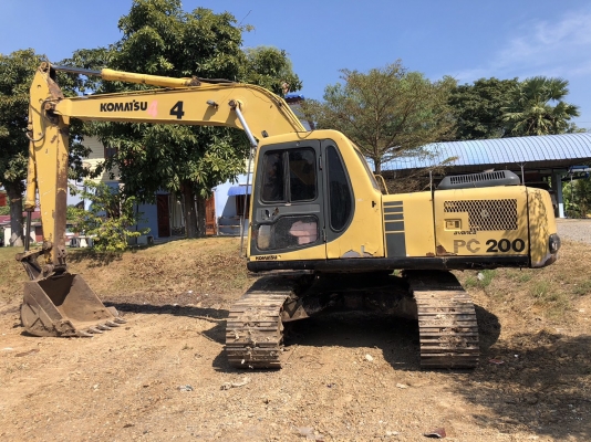 ขายรถแบคโฮ KOMATSU PC200-6 ราคา.650,000 ไฟฟ้าครบ เอวมีขยับนิดหน่อย มูมฮาร์มสวย แผ่นขนด 60 เครื่อง ปั้มแรง แอร์เย็น รถพร้อมใช้ สนใจนัดดูรถได้ที่ 081-3531946 ต่อ.บางนา &amp; ID-LINE รถใช้งานที่ จ.สิงบุรี