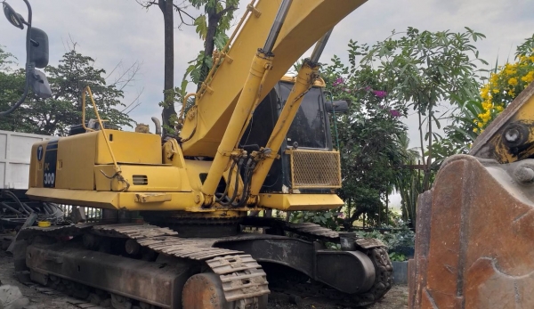 ขายด่วน!! Komatsu PC300-6 สภาพพร้อมใช่ค่ะ