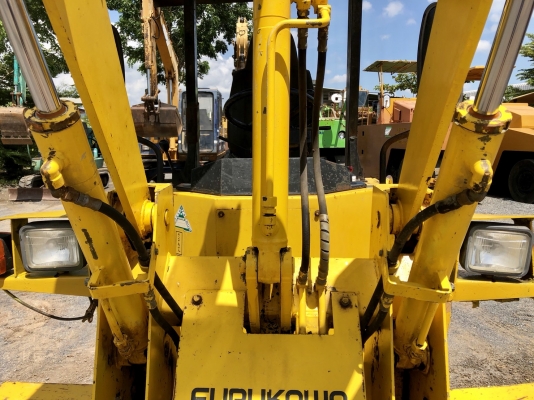 ขายรถตัก FURUKAWA FL35-2 ระบบเลี้ยวเอวอ่อน สมบูรณ์พร้อมใช้ครับ FROM JAPAN ติดต่อ 063-9316985 ID LINE : 0639316985
