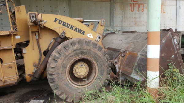 ขาย รถตักขนาดใหญ่ FURUKAWA FL230 เอวอ่อน เกียร์ทอค ดิสเบรค รถจอดไว้ไม่ได้ใช้งาน เครื่องสตาร์ทติด ราคาต่อรองได้