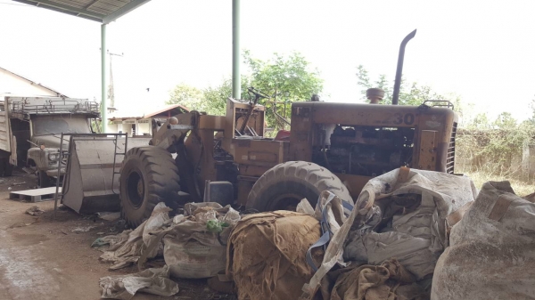 ขาย รถตักขนาดใหญ่ FURUKAWA FL230 เอวอ่อน เกียร์ทอค ดิสเบรค รถจอดไว้ไม่ได้ใช้งาน เครื่องสตาร์ทติด ราคาต่อรองได้