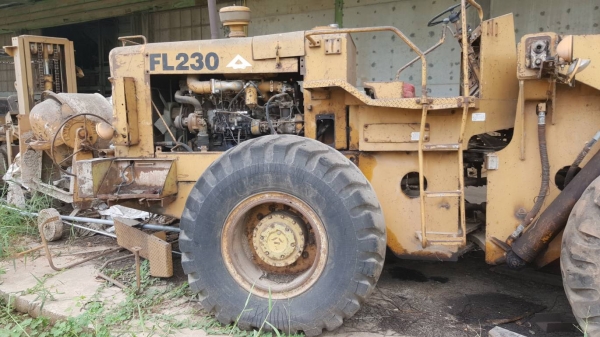 ขาย รถตักขนาดใหญ่ FURUKAWA FL230 เอวอ่อน เกียร์ทอค ดิสเบรค รถจอดไว้ไม่ได้ใช้งาน เครื่องสตาร์ทติด ราคาต่อรองได้